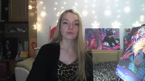 Snapshot of sophiasonata chatting on December 14, 5:51 am SophiaSonata online show from December 14, 5:51 am