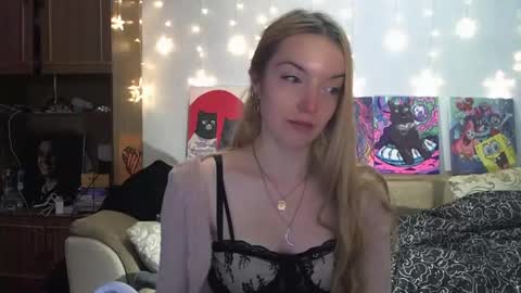 Snapshot of sophiasonata chatting on January 5, 3:43 am SophiaSonata online show from January 5, 3:43 am