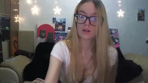 Snapshot of sophiasonata chatting on September 18, 7:49 pm SophiaSonata online show from September 18, 7:49 pm