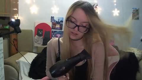 Snapshot of sophiasonata chatting on September 20, 6:42 pm SophiaSonata online show from September 20, 6:42 pm