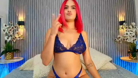 sophicollins online show from October 3, 7:00 pm