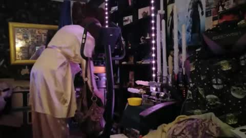 Snapshot of sophie198013 chatting on March 28, 3:06 am Sophie Satin1980 online show from March 28, 3:06 am