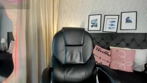 Snapshot of sophie__blare chatting on May 25, 7:20 pm sophie__blare online show from May 25, 7:20 pm