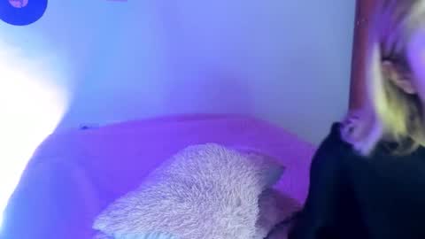 Snapshot of sophie_collins13 chatting on March 3, 5:13 am Sophie online show from March 3, 5:13 am