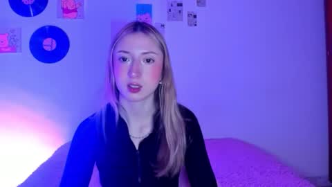 Snapshot of sophie_collins13 chatting on March 20, 8:08 am Sophie online show from March 20, 8:08 am