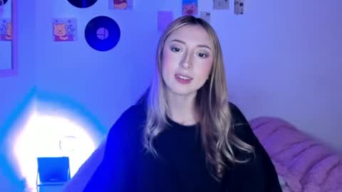 Snapshot of sophie_collins13 chatting on March 29, 6:24 am Sophie online show from March 29, 6:24 am