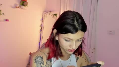 Snapshot of sophie_dolly_ chatting on January 10, 4:44 am sophie doll online show from January 10, 4:44 am