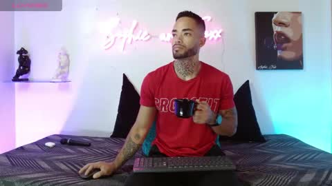 Snapshot of sophie_foxx chatting on April 21, 12:00 pm SOPHIE - FOXX online show from April 21, 12:00 pm