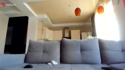 Snapshot of sophie_in chatting on March 7, 6:43 am Sonya online show from March 7, 6:43 am