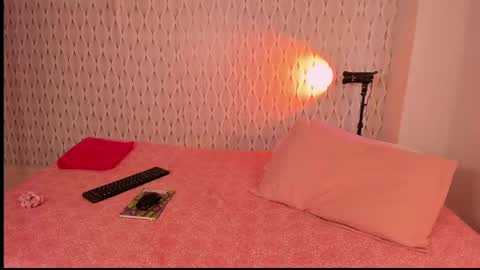 Snapshot of sophie_lii chatting on February 7, 6:13 pm Sophie or Sof online show from February 7, 6:13 pm