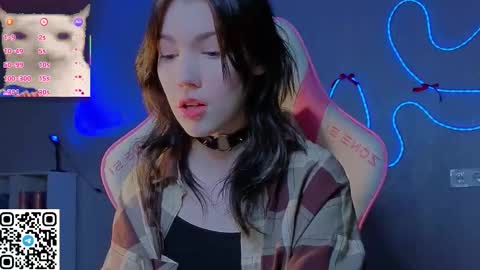 sophie_nomenal_ online show from February 1, 7:34 pm