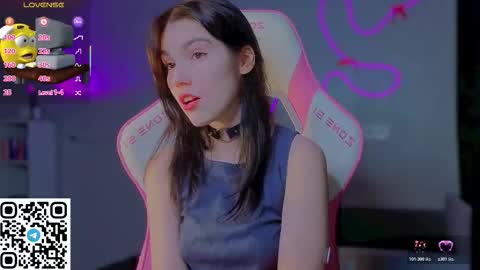 sophie_nomenal_ online show from February 25, 7:45 pm