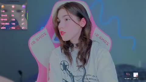 sophie_nomenal_ online show from July 4, 7:25 am