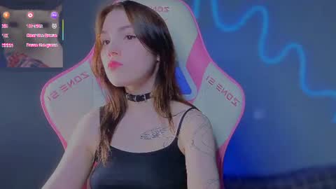 sophie_nomenal_ online show from July 24, 5:11 pm