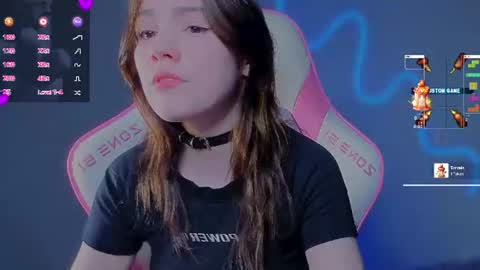sophie_nomenal_ online show from July 25, 6:27 pm