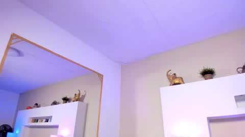 sophie russell  online show from November 27, 3:52 am