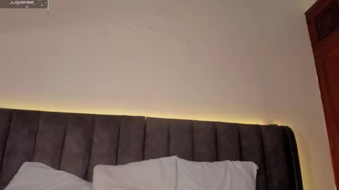 Snapshot of sophie_smith19 chatting on September 11, 2:28 pm sophie_smith19 online show from September 11, 2:28 pm