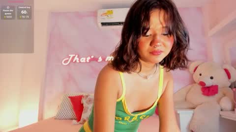 Snapshot of sophie_smitt chatting on November 28, 2:03 am Sophie Smitt online show from November 28, 2:03 am