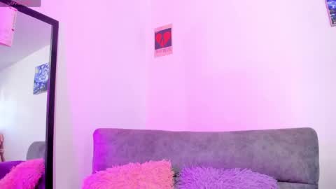 Snapshot of sophie_t_ chatting on April 12, 8:47 pm Sofia online show from April 12, 8:47 pm