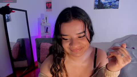 Snapshot of sophie_t_ chatting on May 11, 8:28 pm Sofia online show from May 11, 8:28 pm