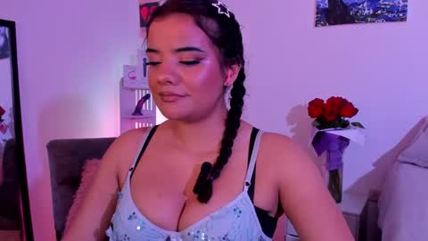Snapshot of sophie_t_ chatting on June 4, 5:02 am Sofia online show from June 4, 5:02 am