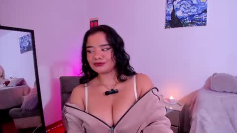 Snapshot of sophie_t_ chatting on June 11, 11:52 am Sofia online show from June 11, 11:52 am