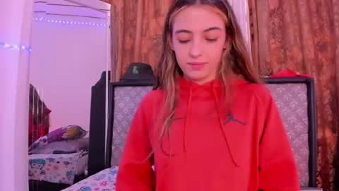 Sophie online show from June 26, 5:17 pm