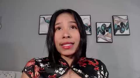 Snapshot of sophie_w1 chatting on August 3, 12:32 pm sophie_w1 online show from August 3, 12:32 pm