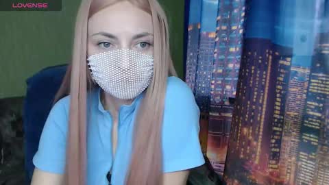 Snapshot of sophieblackwood chatting on March 27, 8:37 am Sophie online show from March 27, 8:37 am