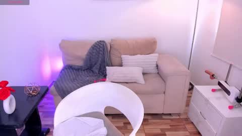 Snapshot of sophiebrownx_ chatting on May 9, 8:25 pm Sophie online show from May 9, 8:25 pm