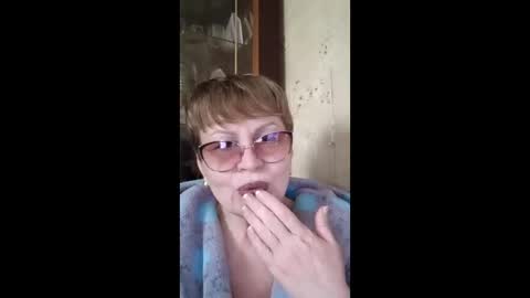 SophieBurnsX online show from April 21, 12:33 pm