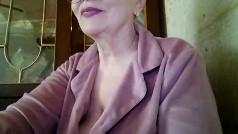 Snapshot of sophieburnsx chatting on May 23, 11:14 am SophieBurnsX online show from May 23, 11:14 am