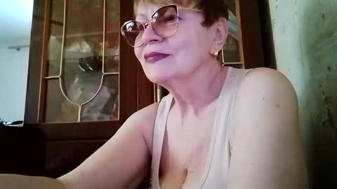 Snapshot of sophieburnsx chatting on May 27, 10:45 am SophieBurnsX online show from May 27, 10:45 am