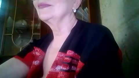 Snapshot of sophieburnsx chatting on June 9, 12:28 pm SophieBurnsX online show from June 9, 12:28 pm