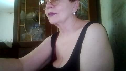 Snapshot of sophieburnsx chatting on June 21, 9:45 am SophieBurnsX online show from June 21, 9:45 am