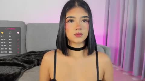 Snapshot of sophiecb chatting on June 10, 3:33 pm sophie online show from June 10, 3:33 pm