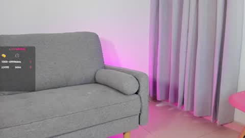 Snapshot of sophiecb chatting on June 13, 7:23 pm sophie online show from June 13, 7:23 pm