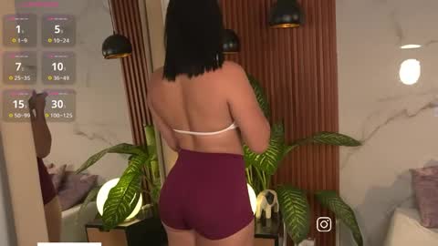 Snapshot of sophiecollins_1 chatting on April 10, 11:48 am Sophie online show from April 10, 11:48 am