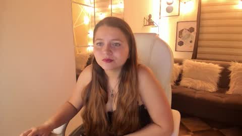 Snapshot of sophiee09_ chatting on October 8, 2:04 pm Sophie  online show from October 8, 2:04 pm