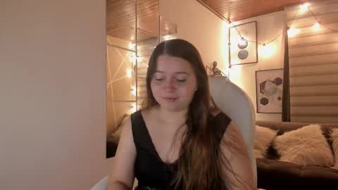 Snapshot of sophiee09_ chatting on October 14, 2:07 pm Sophie  online show from October 14, 2:07 pm