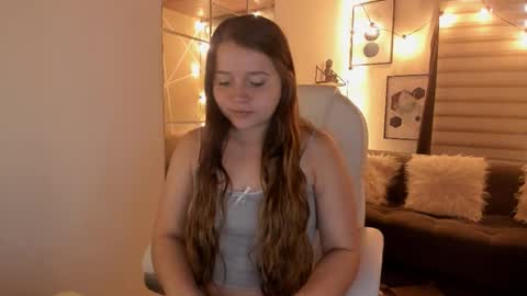 Snapshot of sophiee09_ chatting on October 16, 2:18 pm Sophie  online show from October 16, 2:18 pm