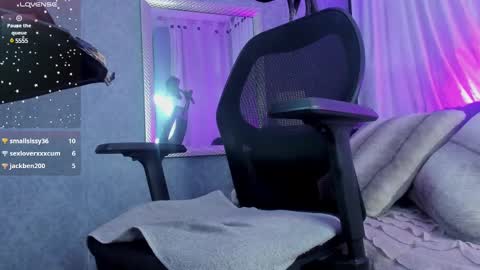 Snapshot of sophiee_s chatting on March 7, 9:17 pm Sophie online show from March 7, 9:17 pm