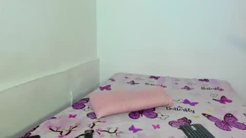 Snapshot of sophiee_veryhot chatting on December 16, 8:47 pm sophiee veryhot online show from December 16, 8:47 pm