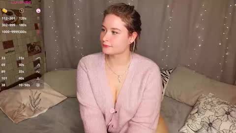 Snapshot of sophieee_lee chatting on October 13, 3:56 pm Sophie online show from October 13, 3:56 pm