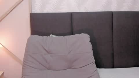 sophieharris__ online show from July 25, 6:38 pm