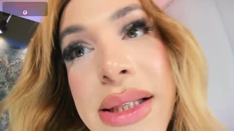 Snapshot of sophiehoney_ts chatting on April 18, 7:07 pm SAMANTHA online show from April 18, 7:07 pm