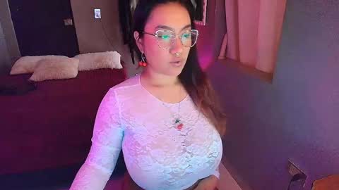 sophiejuicy_ online show from February 8, 5:05 pm