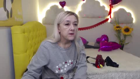 sophiekittyy online show from February 13, 10:34 am