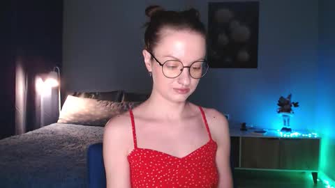 Snapshot of sophieleroux chatting on December 14, 6:45 pm sophieleroux online show from December 14, 6:45 pm