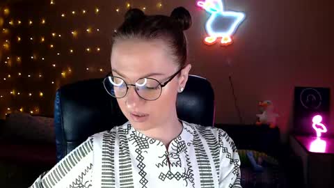 sophieleroux online show from April 14, 11:49 am